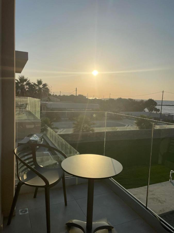 Niriides Palace Goúrnes Buitenkant foto